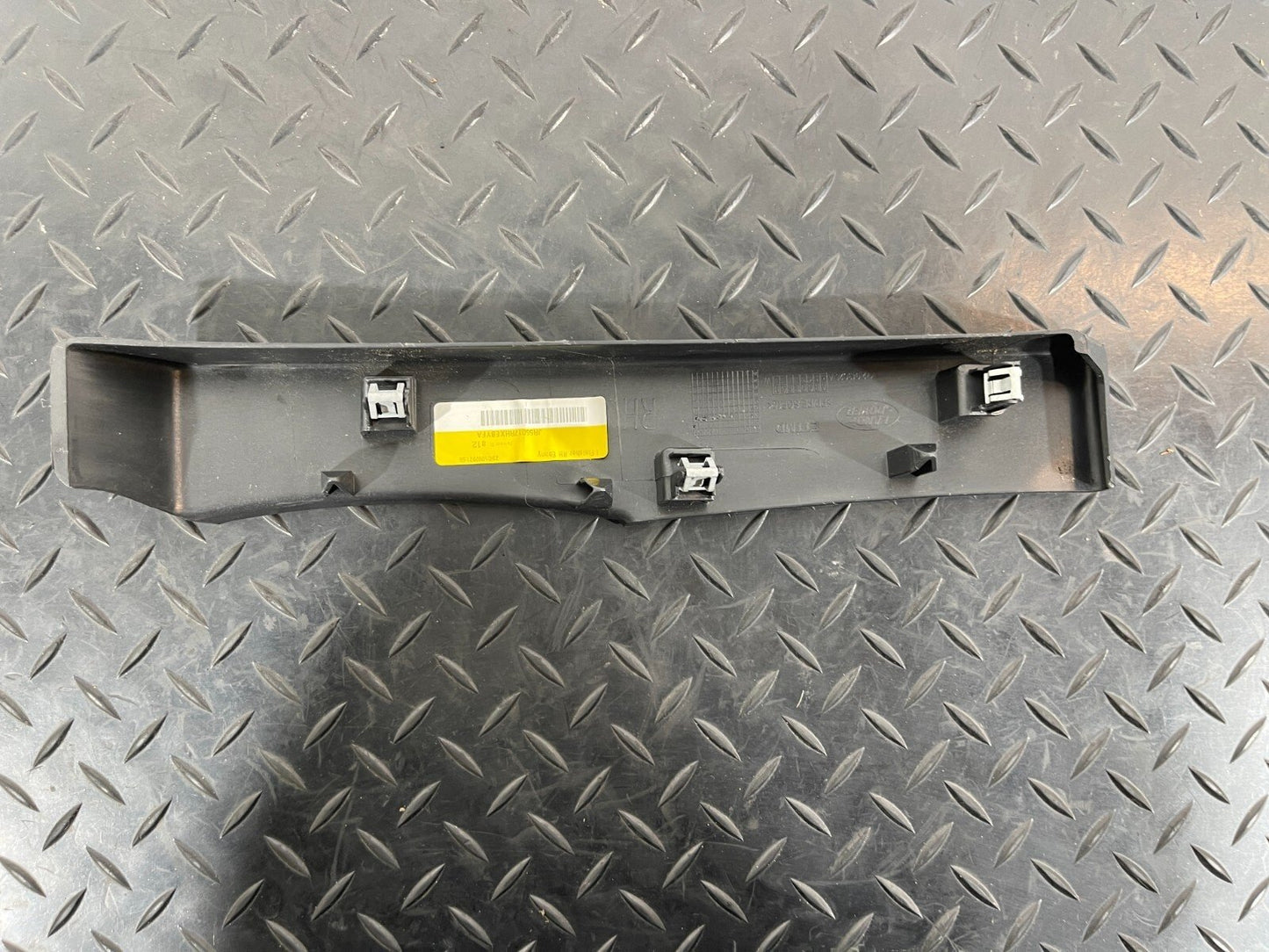 2019-ON  LAND ROVER DISCOVERY L550 INTERIOR PART RIGHT SIDE LK72043C26A
