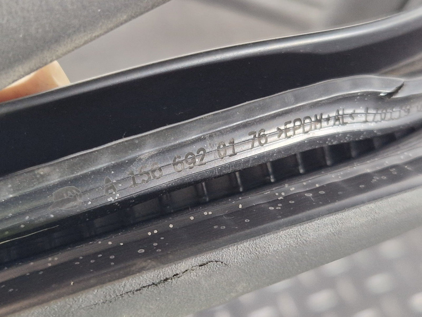 14-20 MERCEDES BENZ GLA X156 REAR DOOR RUBBER SEAL FITS LEFT & RIGHT A1566920176