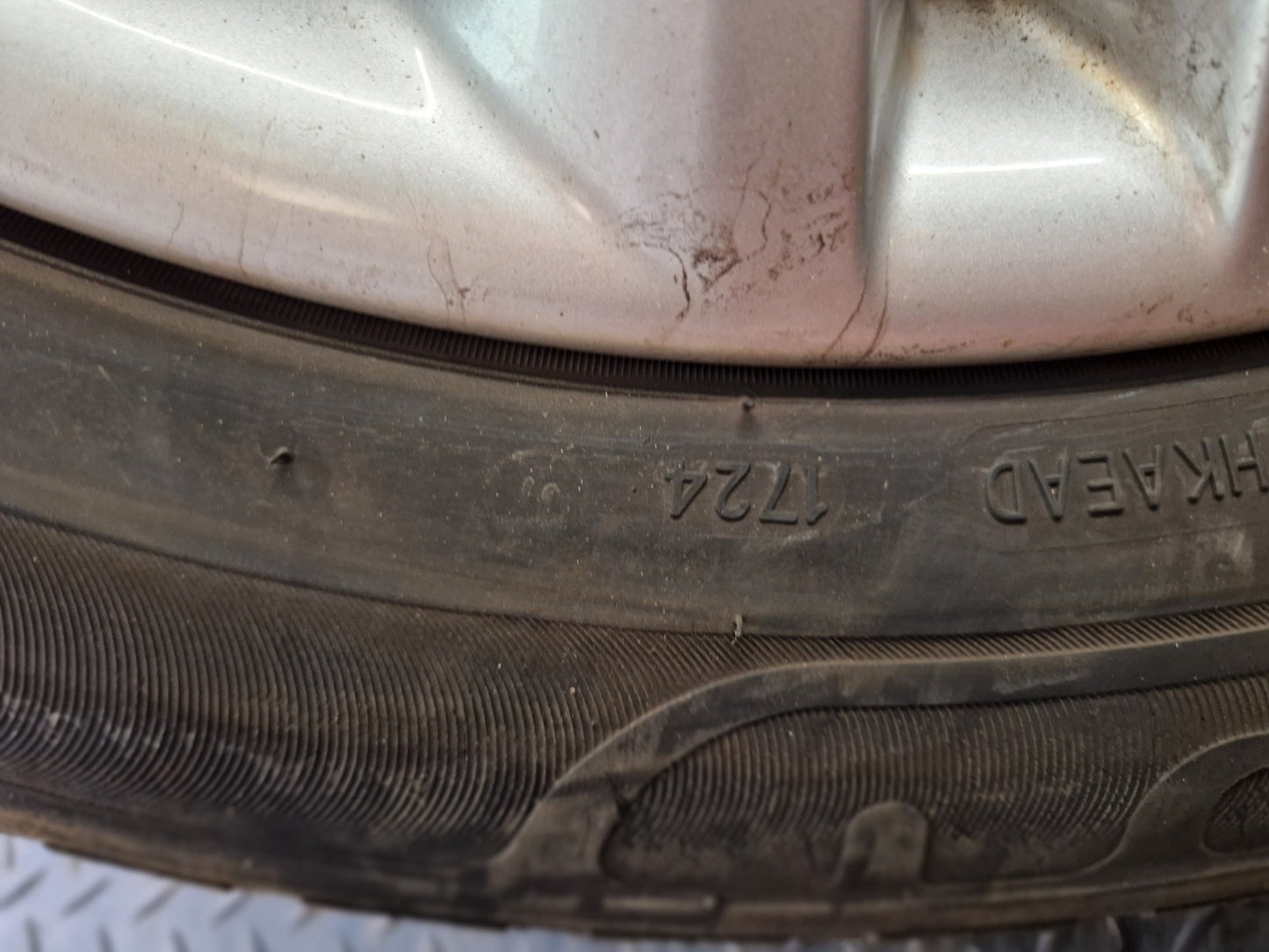 Nissan Qashqai MK1 17" Alloy Wheel with Tyre 215/60/17 ~3mm