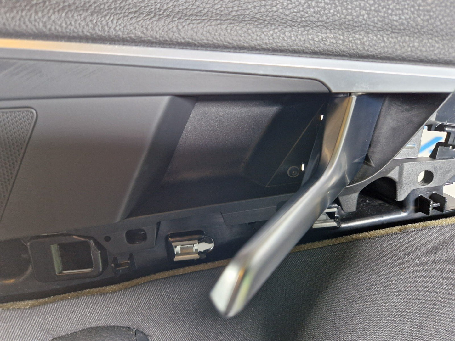 16-19 AUDI A4 B9 SALOON GENUINE REAR RIGHT DRIVER SIDE DOOR CARD PANEL 8W0867488