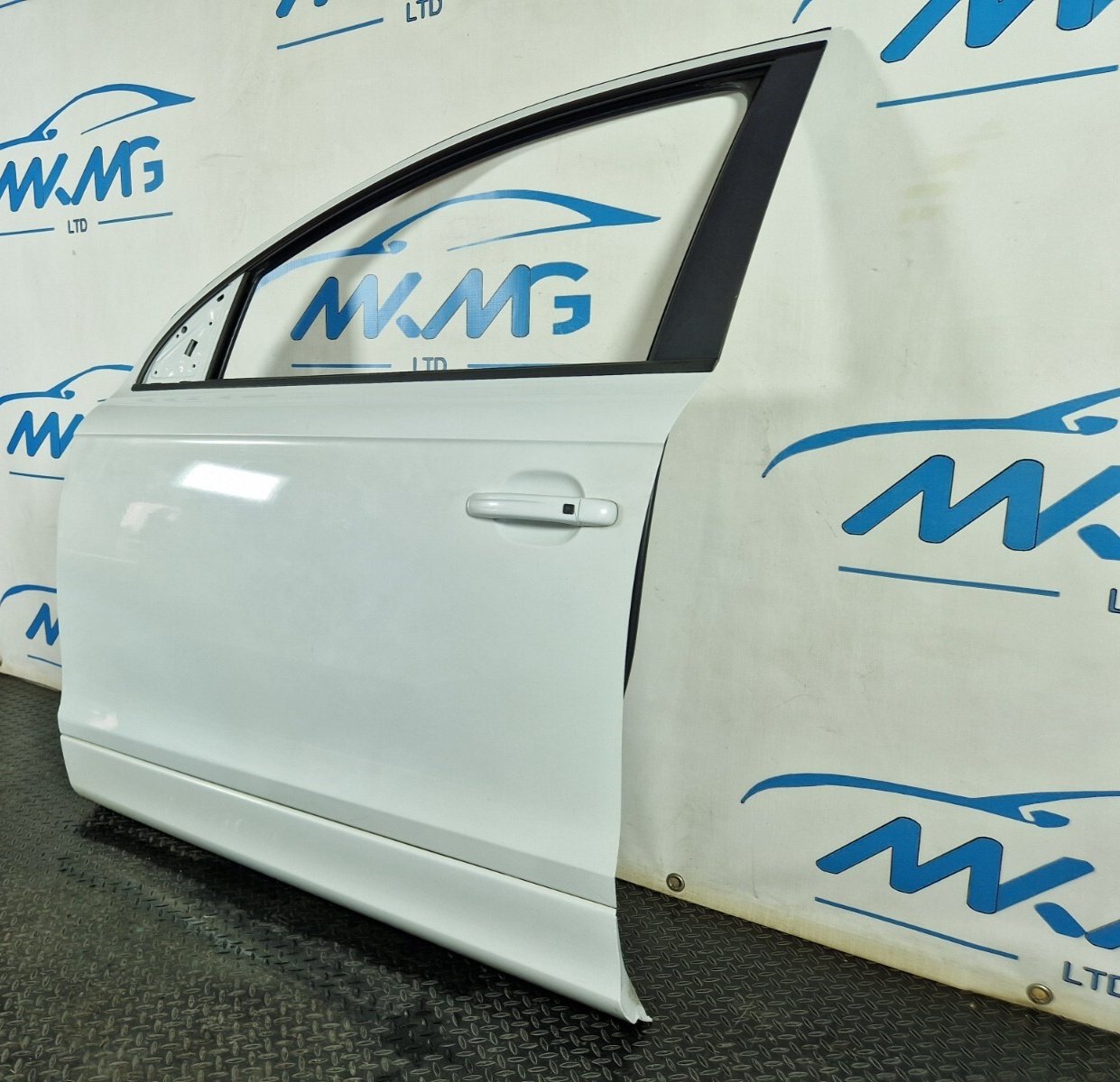 10-15 AUDI Q7 4L GENUINE FRONT LEFT N/S PASSENGER COMPLETE DOOR WHITE S9R