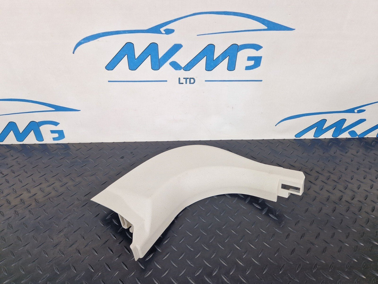 11-18 BMW 6 SERIES F06 RHD FRONT LEFT BOTTOM FOOT AREA TRIM COVER 7328015