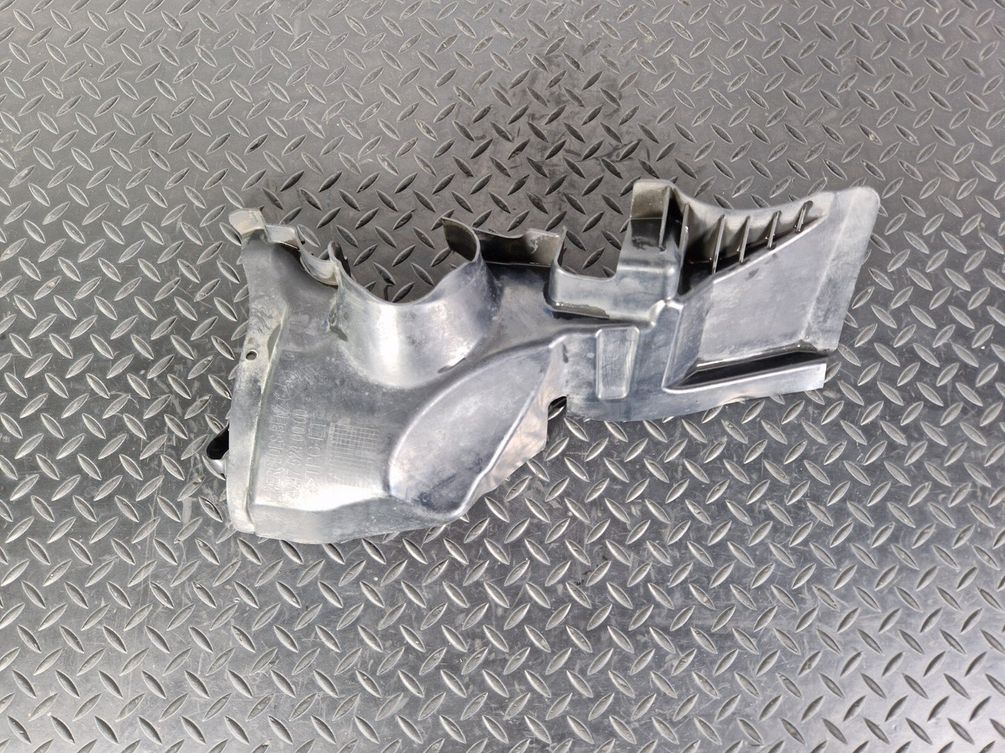 18-ON MERCEDES A CLASS W177 OEM UNDERBODY ENGINE TRAY TRIM COVER A2475240000