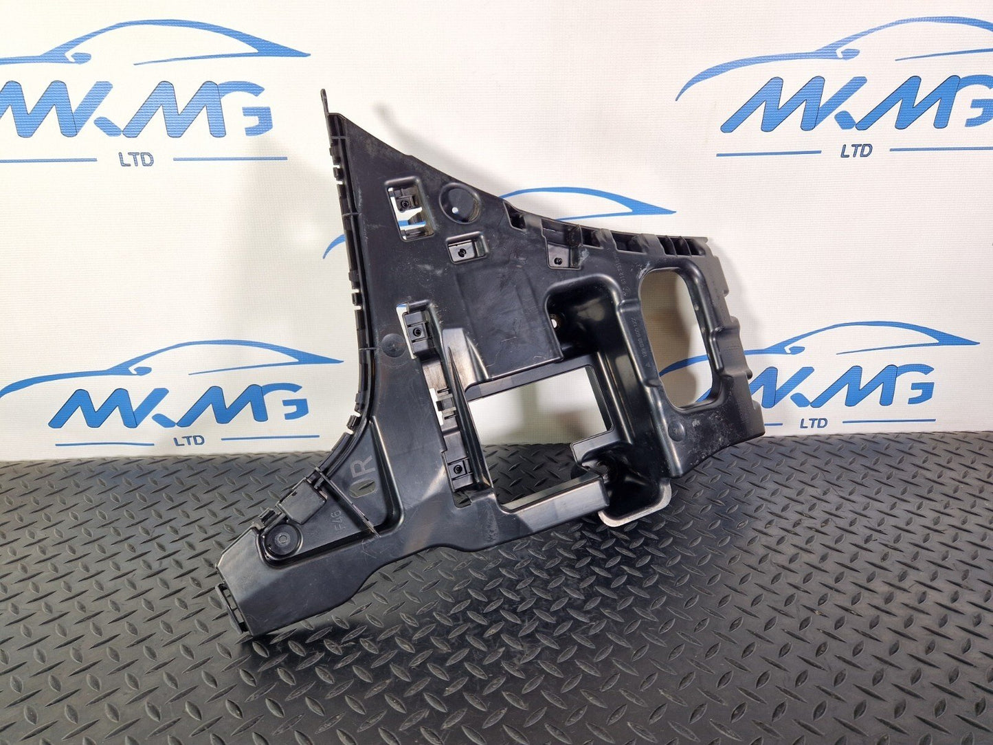 BMW 2 SERIES GRAN TOURER F46 GENUINE REAR RIGHT O/S BUMPER BRACKET MOUNT 7318754
