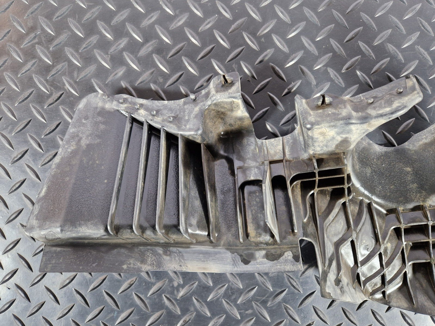 18-ON MERCEDES A CLASS W177 UNDERBODY ENGINE TRAY TRIM COVER A2475240000