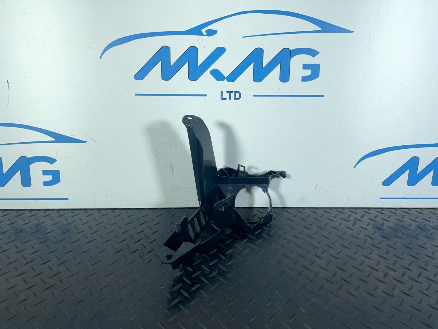 16-23 AUDI A5 F5 SPORTBACK S-LINE LEFT D-PILLAR TRIM BRACKET 8W8867729A