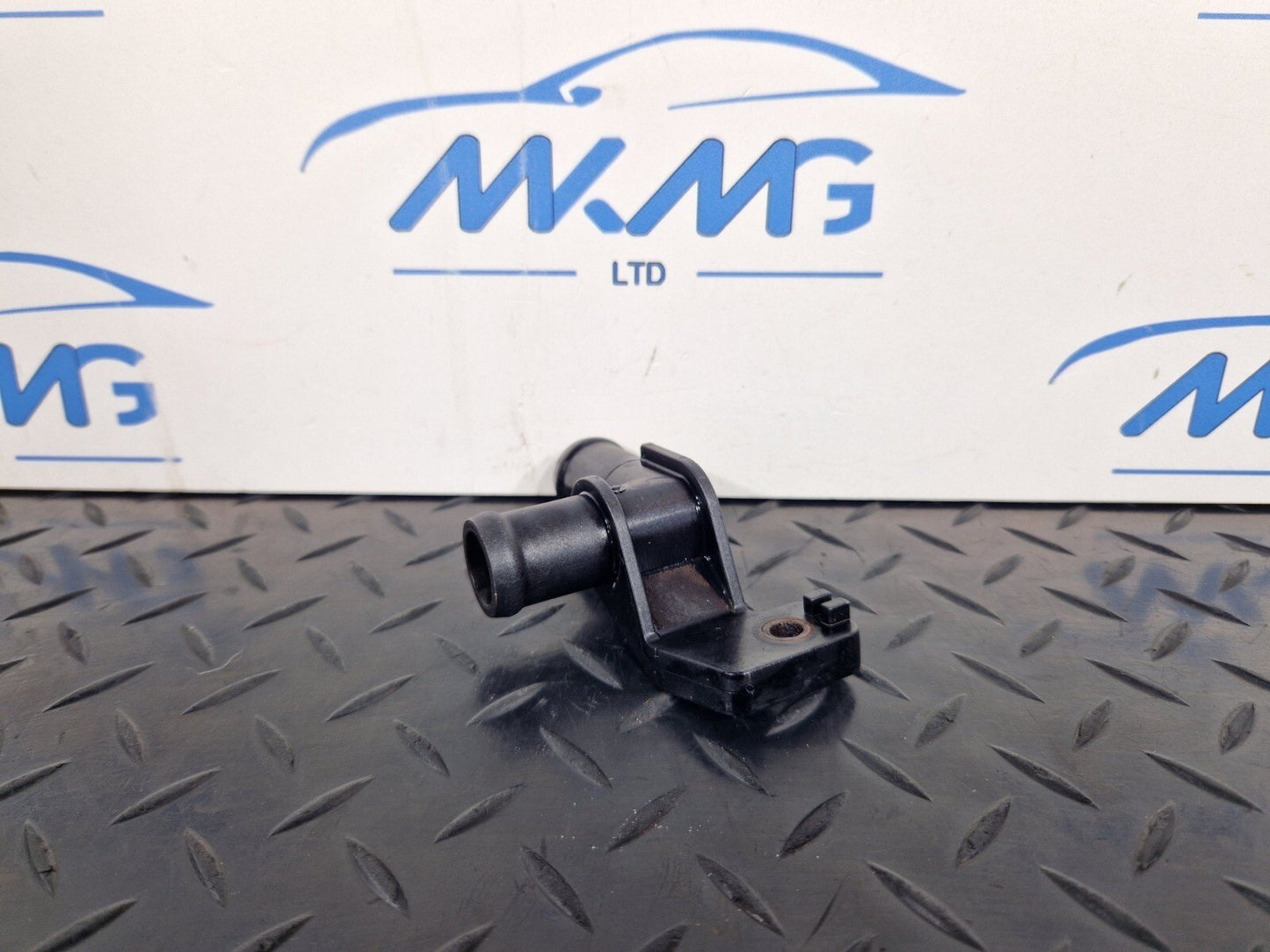16-23 AUDI S5 COUPE 3.0TFSI GENUINE WATER PIPE HOSE CONNECTION 8W0121087N