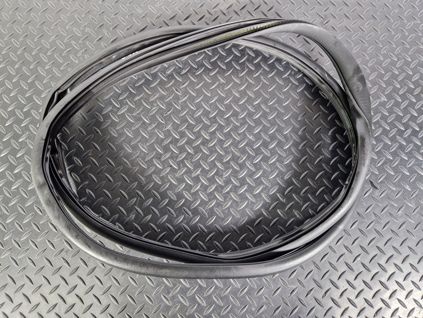 14-21 MERCEDES BENZ C200d W205 LEFT & RIGHT REAR DOOR SEAL GASKET A2056970251