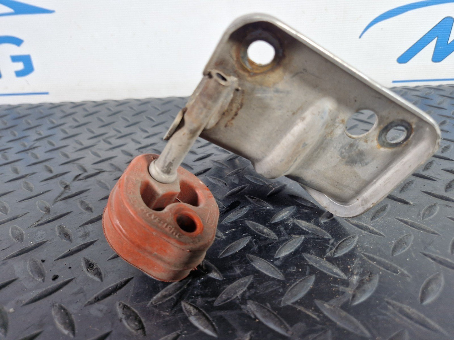 19-ON RANGE ROVER EVOQUE L551 2.0 DIESEL EXHAUST PIPE HOLDER & GASKET 3M515A262