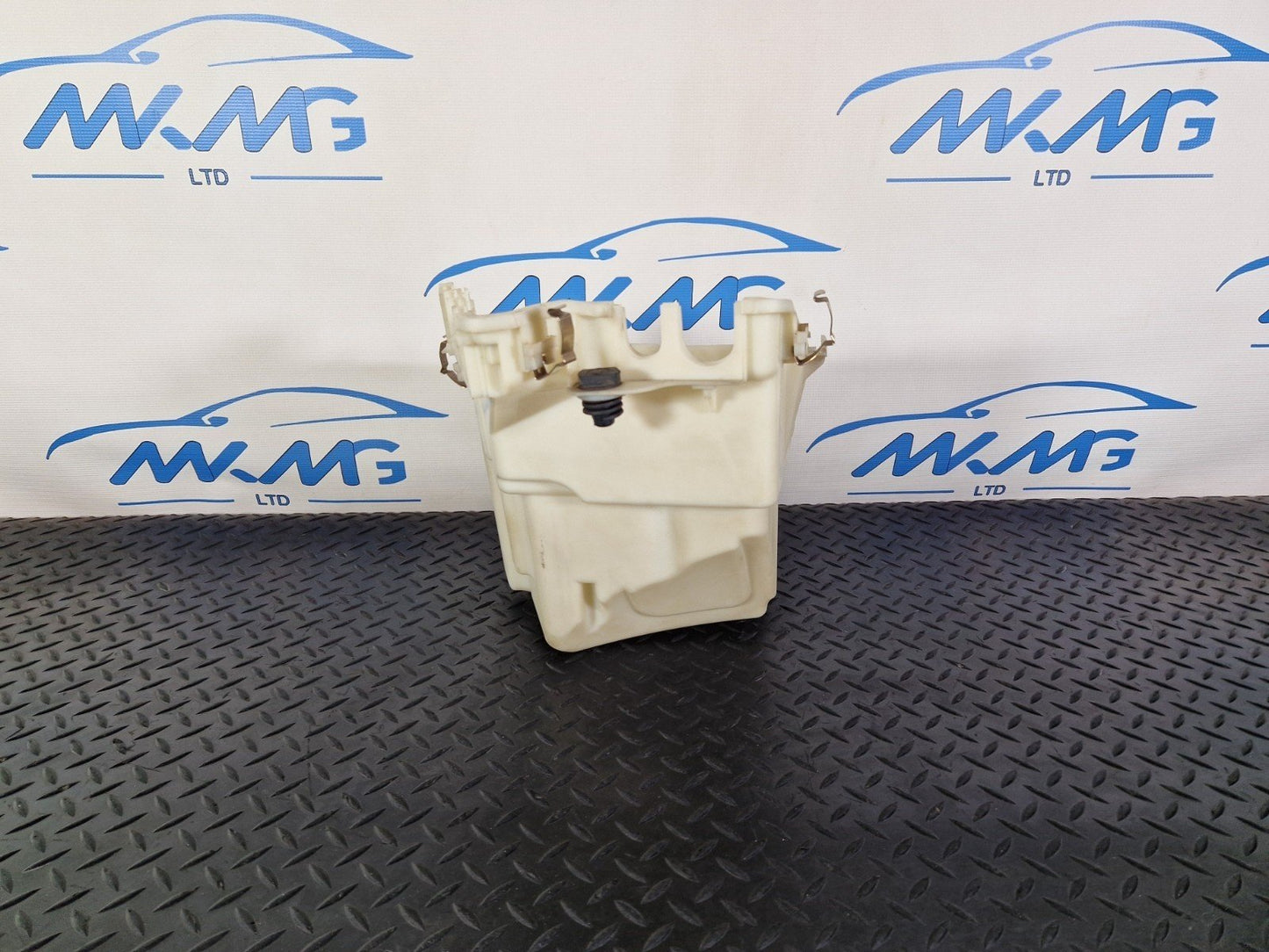 10-13 BMW X5 E70 LCI OEM ENGINE ECU FUSE BOX HOUSING HOLDER 7555121