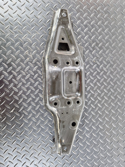 18-ON MERCEDES SPRINTER W907 FRONT BRACKET LEFT LOWER MOUNT PLATE A9076220700