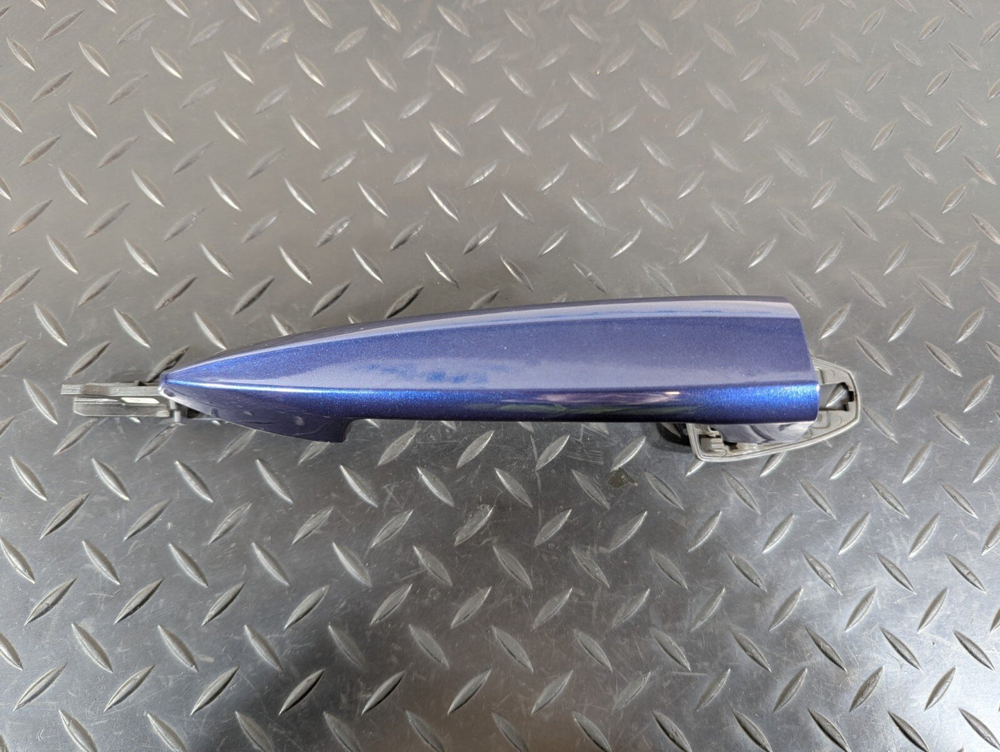 16-22 BMW X1 F48 GENUINE OEM RIGHT SIDE EXTERIOR DOOR HANDLE BLUE 7305015