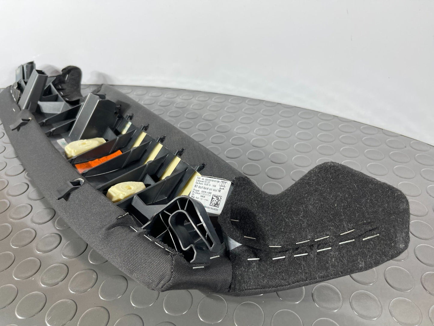 16-19 AUDI A4 B9 ESTATE GENUINE REAR RIGHT DRIVER SIDE CLOTH BOLSTER 8W0885704