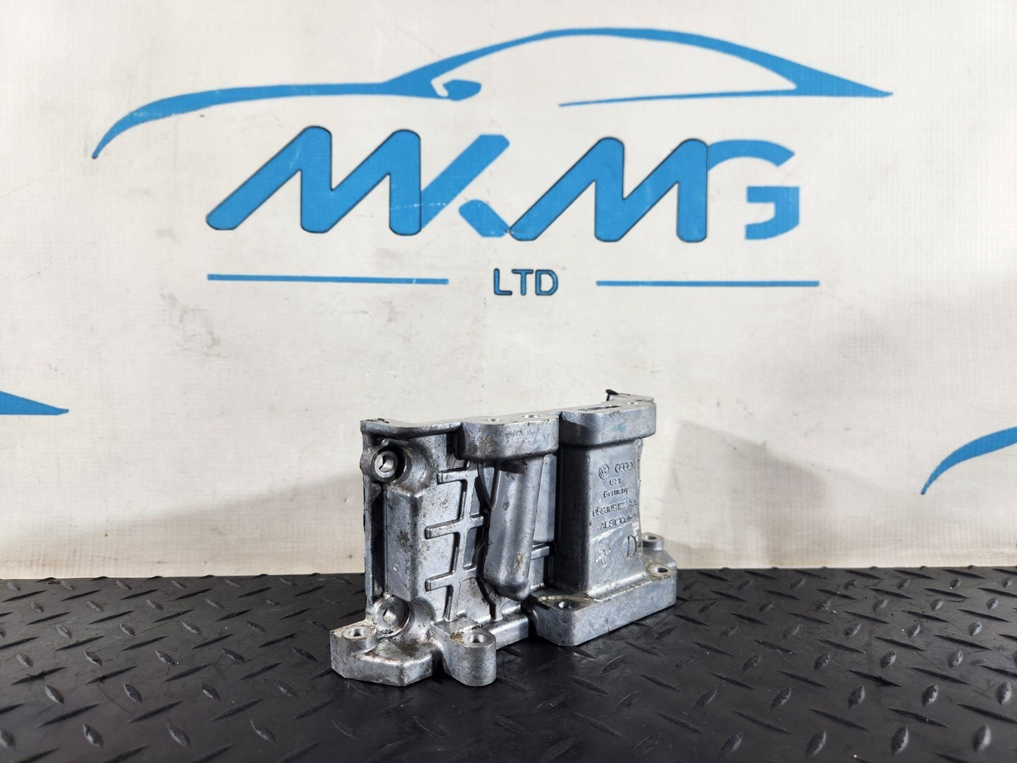 16-20 AUDI Q7 4M CRTC 3.0 TDI DIESEL  CYLINDER HEAD END PLATE 059109122AA