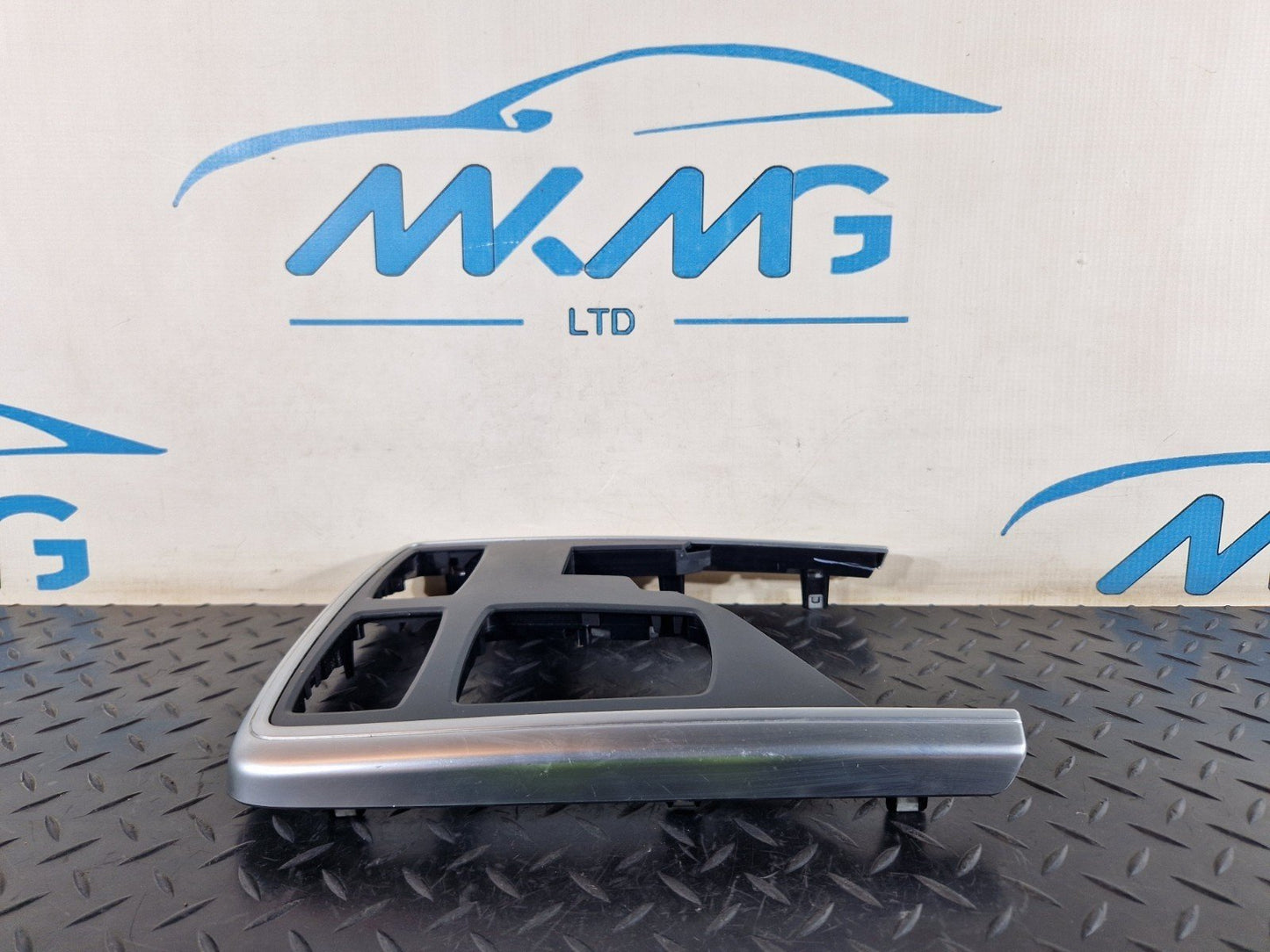 11-19 MERCEDES BENZ ML W166 GENUINE OEM CENTRE CONSOLE SURROUND TRIM A1666803017