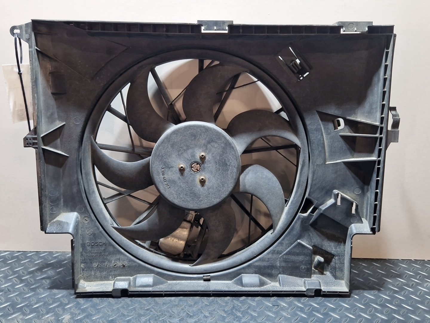 BMW 116d E87 Hatchback Genuine Radiator Fan Housing 3135103597 1137328144