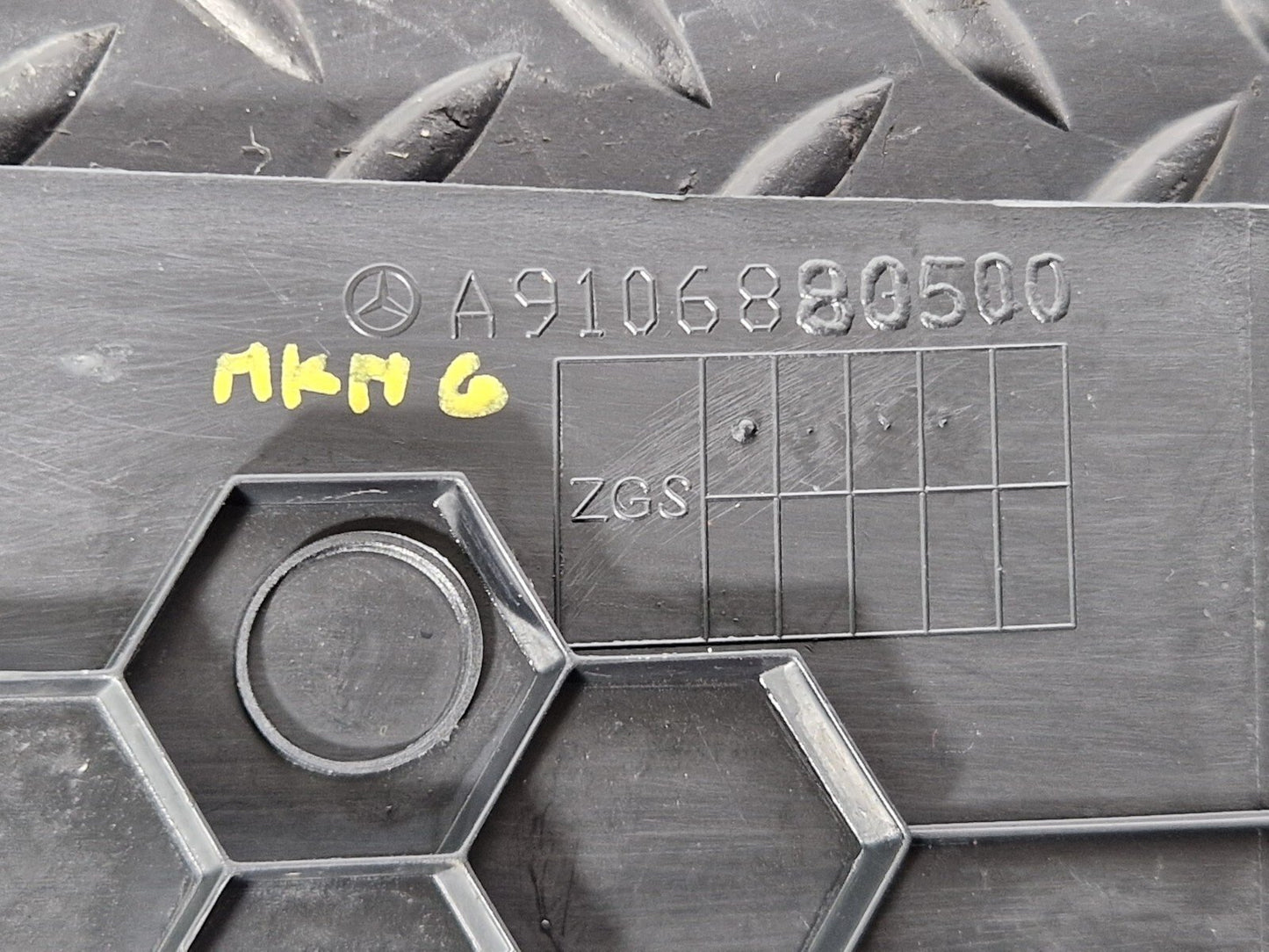 18-ON MERCEDES BENZ SPRINTER W907 W910 OEM FOOTWELL PANEL TRIM COVER A9106880500