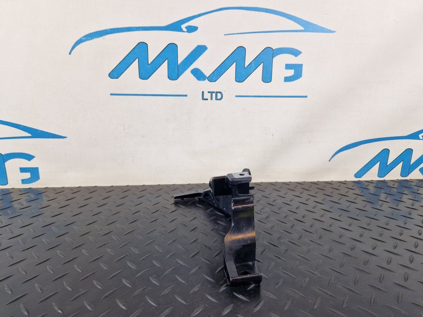 14-19 MERCEDES BENZ GLA X156 REAR LEFT BUMPER HOLDER BRACKET A1568853300