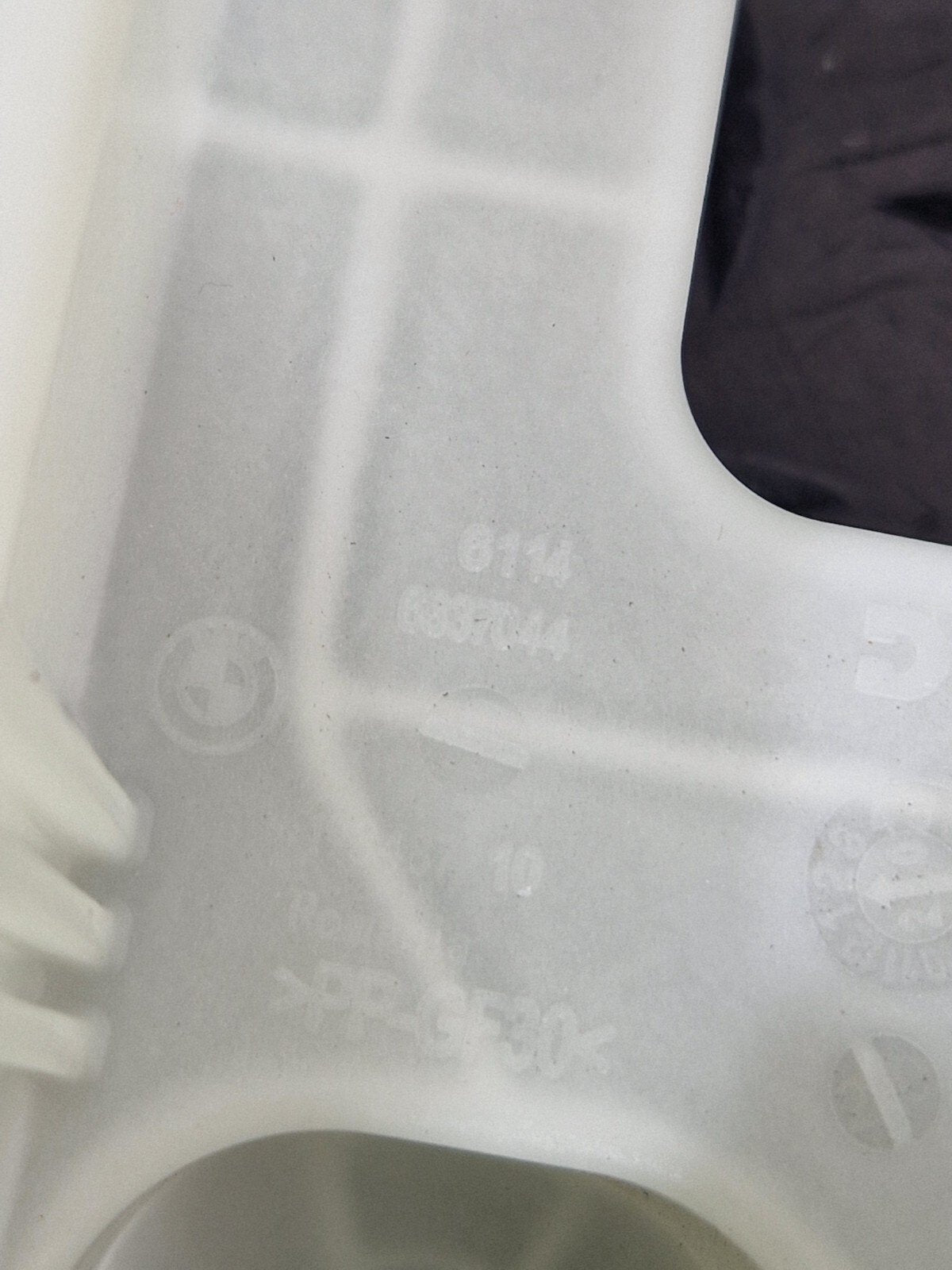 20-24 BMW 1 SERIES F40 GENUINE CURRENT DISTIBUTOR BRACKET HOLDER TRAY 6837044