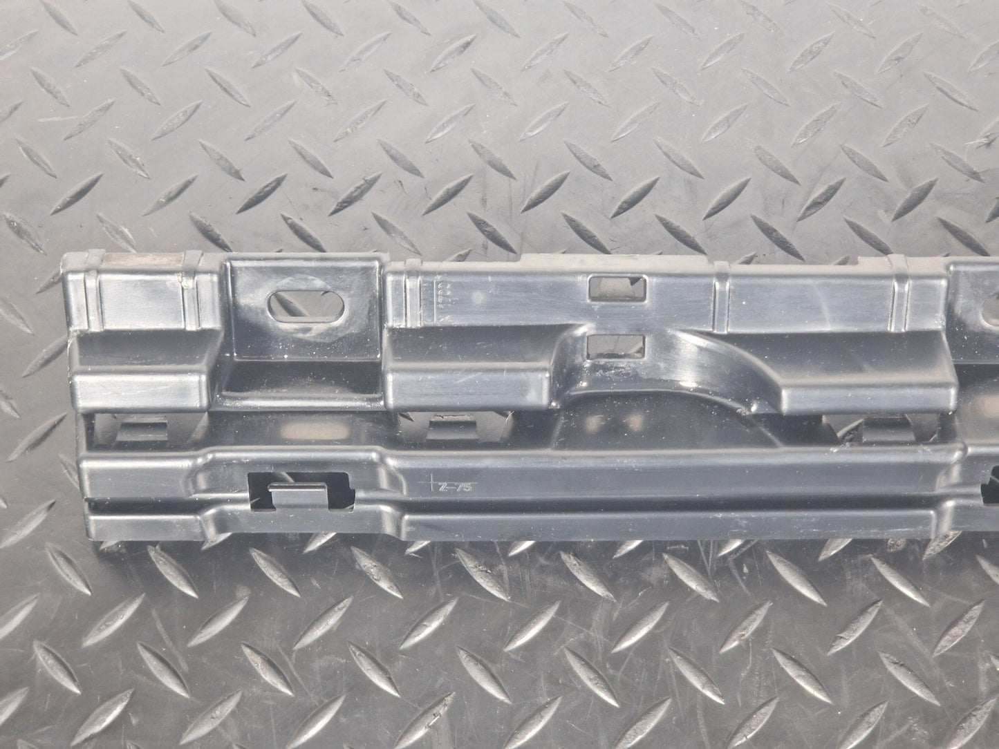11-18 BMW 6 SERIES F06 SIDESKIRT BRACKET REAR LEFT PASSENGER SIDE 7276349
