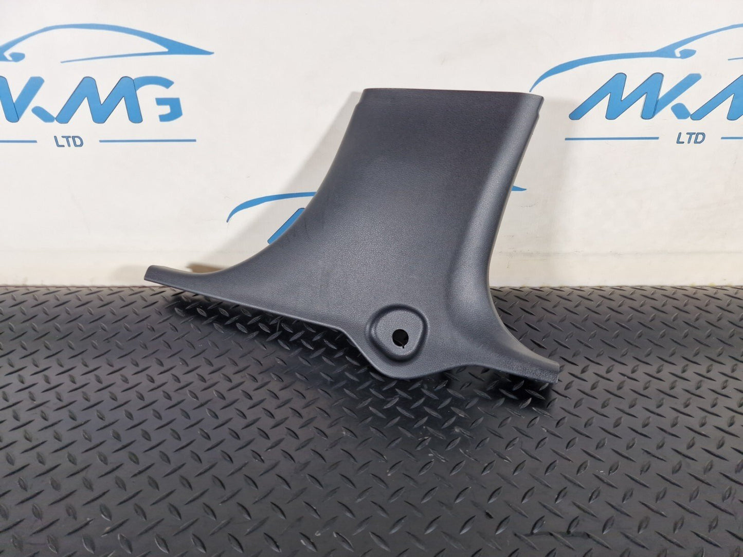 14-21 MERCEDES BENZ GLA X156 GENUINE DRIVER SIDE LOWER B-PILLAR TRIM A1766920200