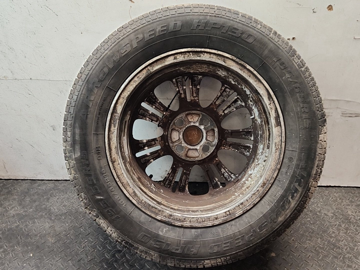 2010 Honda Insight MK2 (ZE2) 15" Alloy Wheel with Tyre 195/65/15 ~3mm