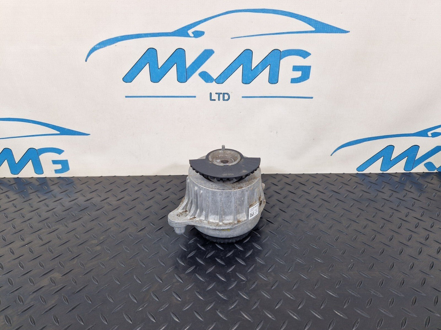 14-21 MERCEDES BENZ C200 W205 OEM ENGINE SUPPORT MOUNT OEM A2052400200