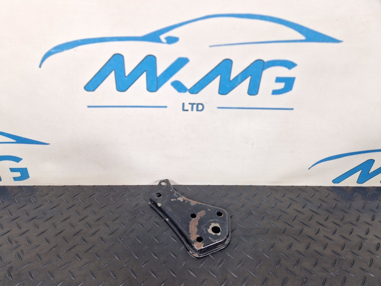 14-21 MERCEDES BENZ C220 W205 REAR SUBFRAME RIGHT SIDE STOP PLATE A2053520800