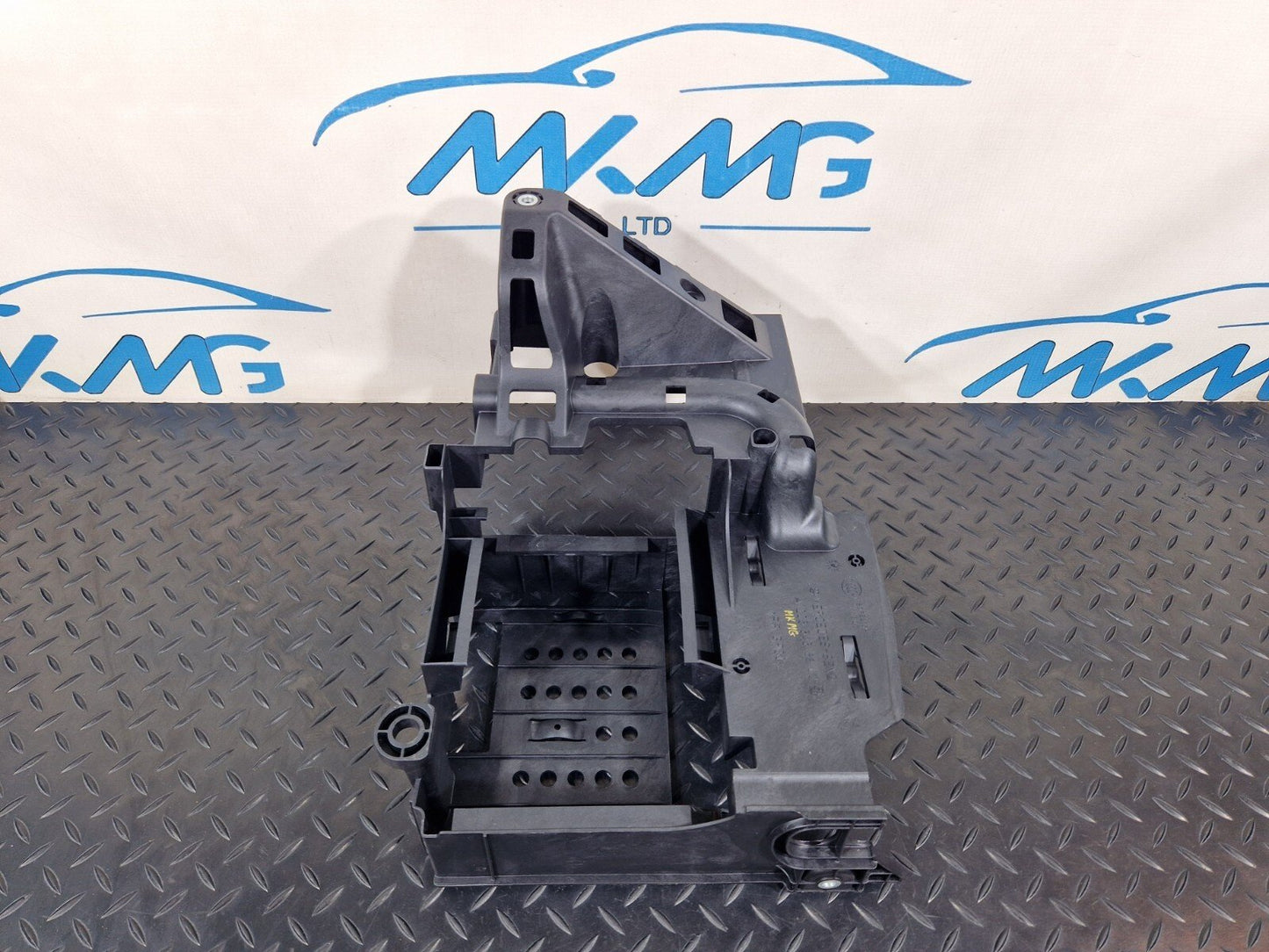 14-21 MERCEDES BENZ W205 GENUINE CD CHANGER ECU HOLDER BRACKET MOUNT A2055458900
