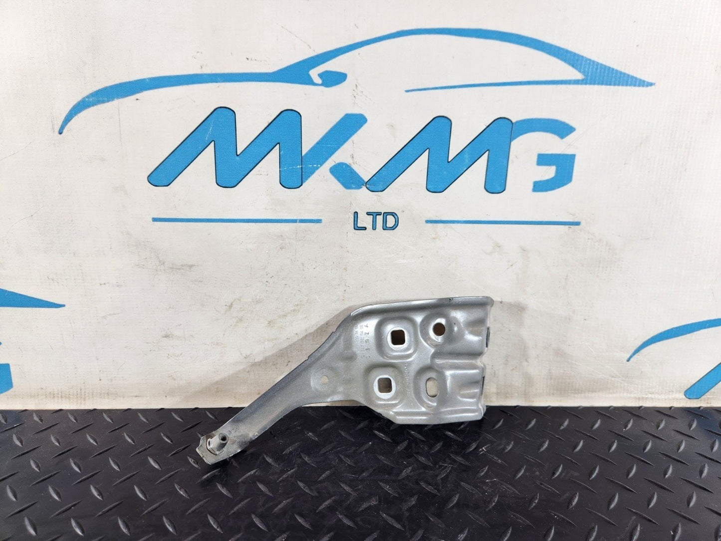 19-ON MERCEDES BENZ B CLASS W247 FRONT RIGHT FENDER FRONT BRACKET A2478810400