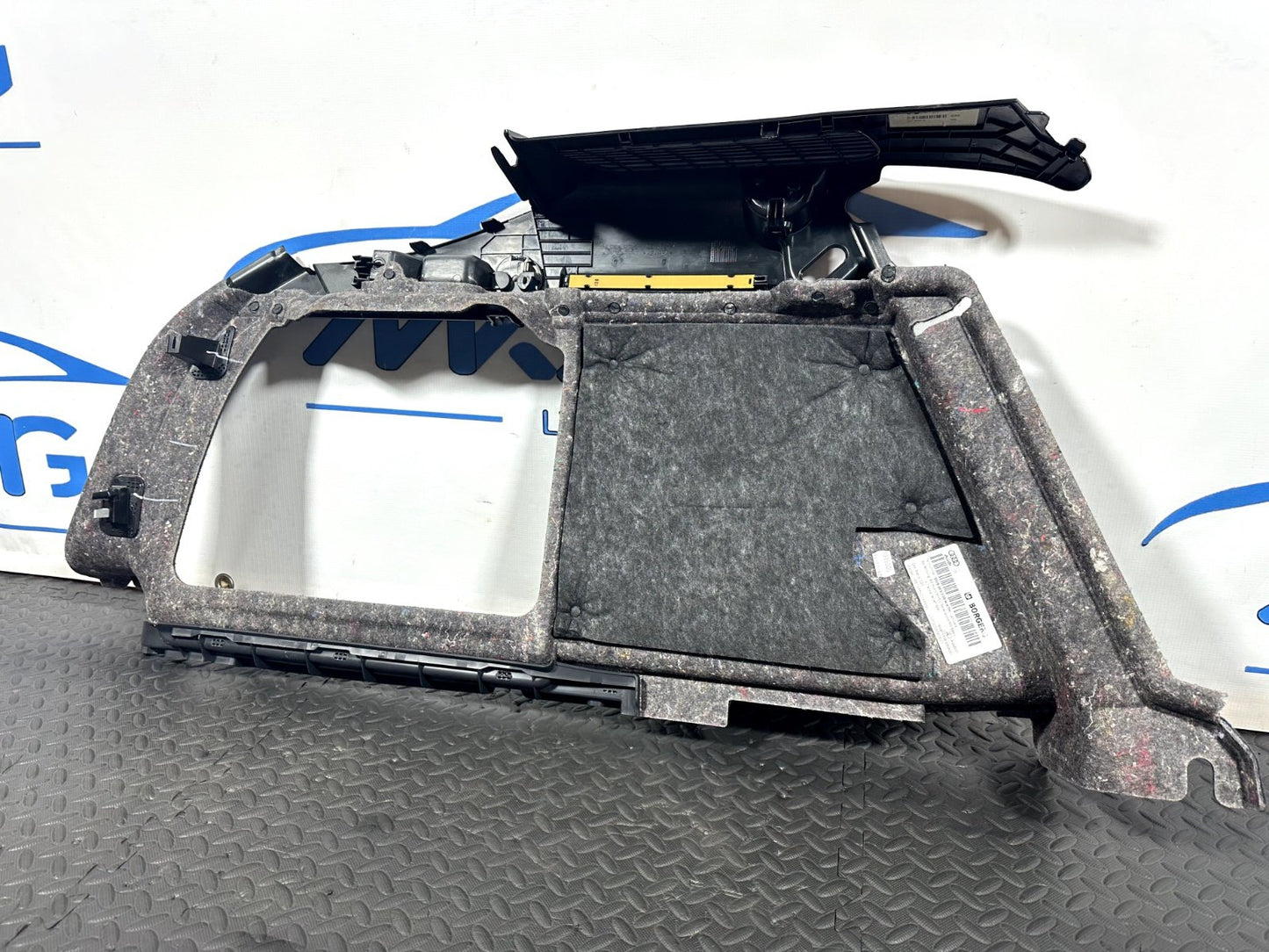16-19 AUDI A4 B9 ESTATE GENUINE REAR RIGHT DRIVER SIDE BOOT TRIM PANEL 8W9863880