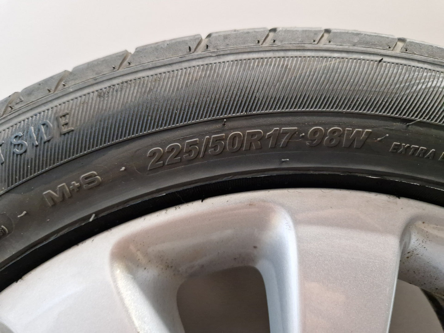 Vauxhall Zafira MK3 (C) (A3470) 17" Alloy Wheel with Tyre 225/50/17 ~6mm