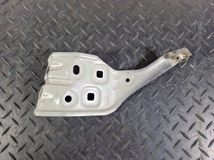 19-ON MERCEDES BENZ B CLASS W247 FRONT RIGHT FENDER FRONT BRACKET A2478810400