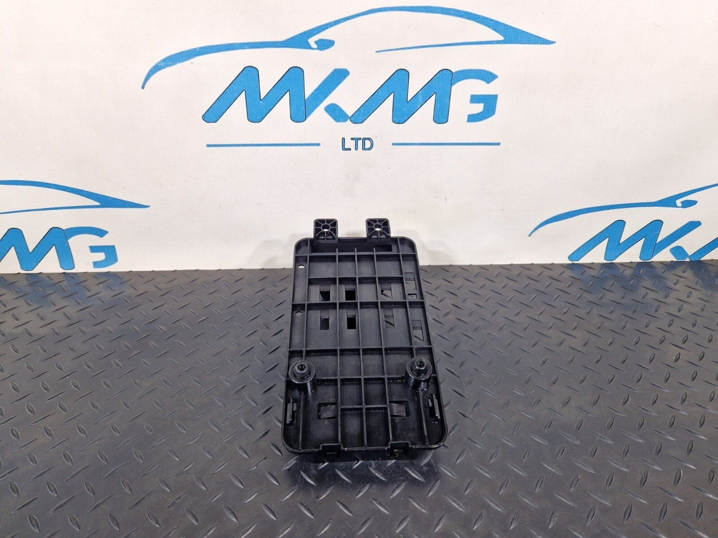 14-23 MERCEDES BENZ VITO W447 GENUINE CAN BUS HUB HOLDER A4475452040