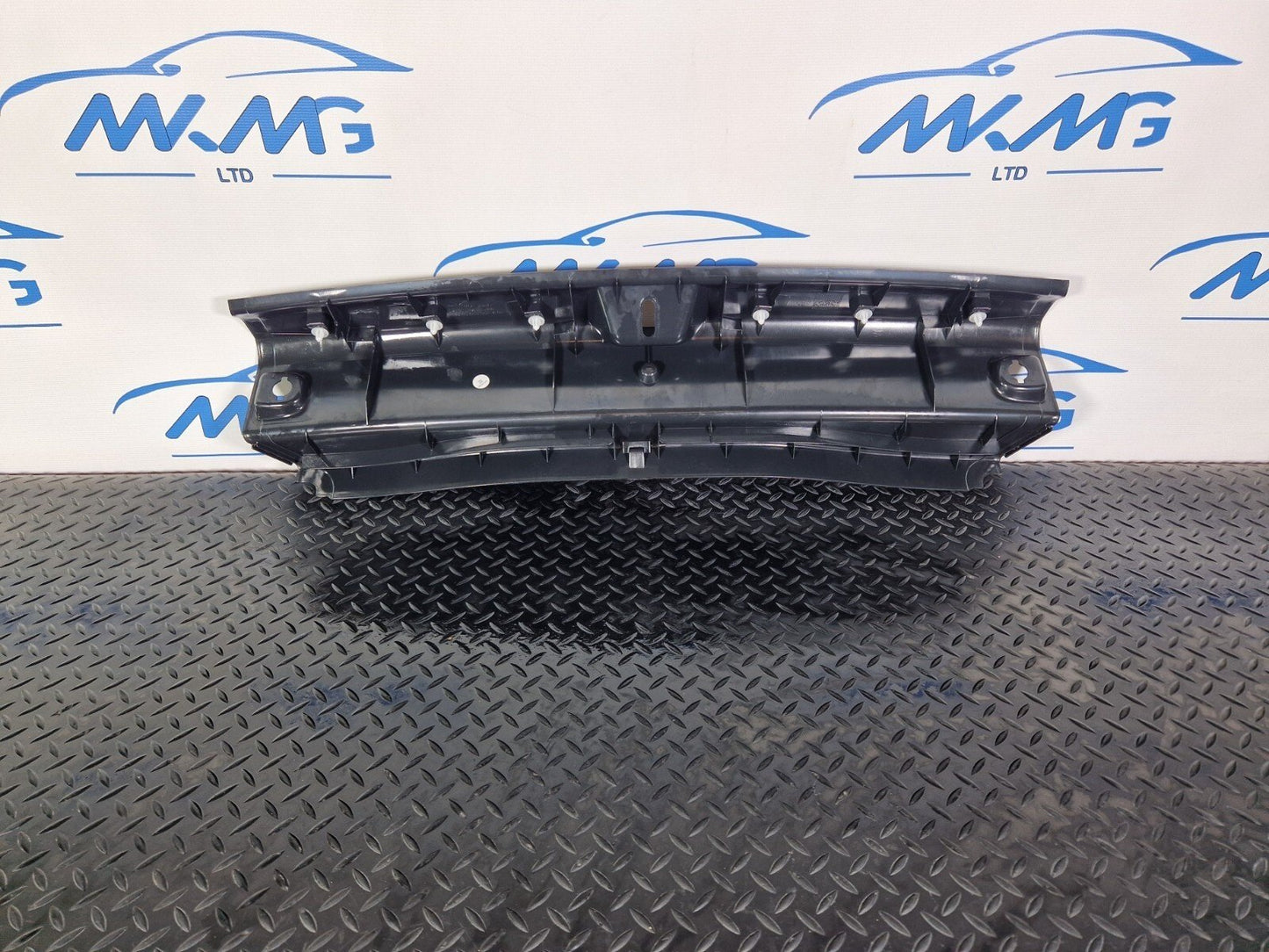 14-20 MERCEDES BENZ GLA 200 X156 TAILGATE COVER TRIM RIGHT A1567402000