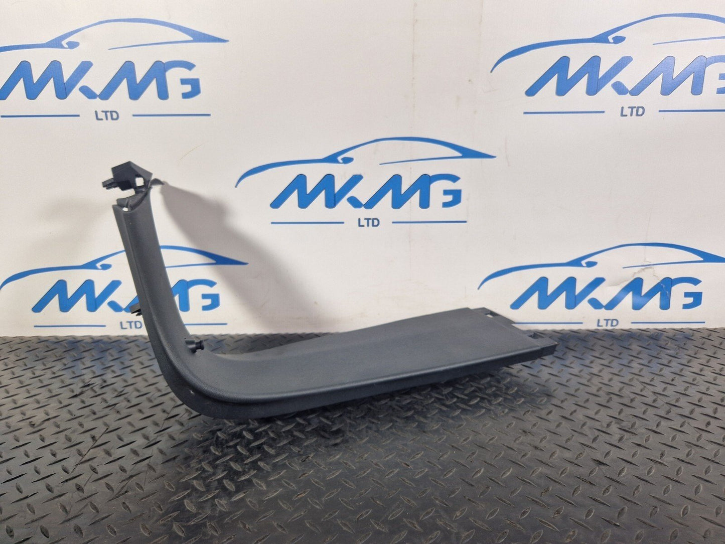 14-20 MERCEDES BENZ GLA X156 TAILGATE COVER TRIM LEFT A1567400171 A1567401900