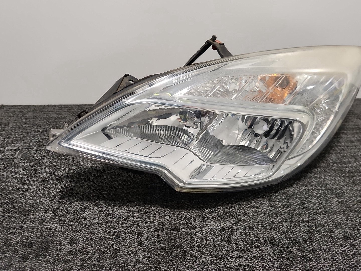 Vauxhall Meriva MK2 (B) (4470) MPV Genuine Front Left N/S Headlight 13253631