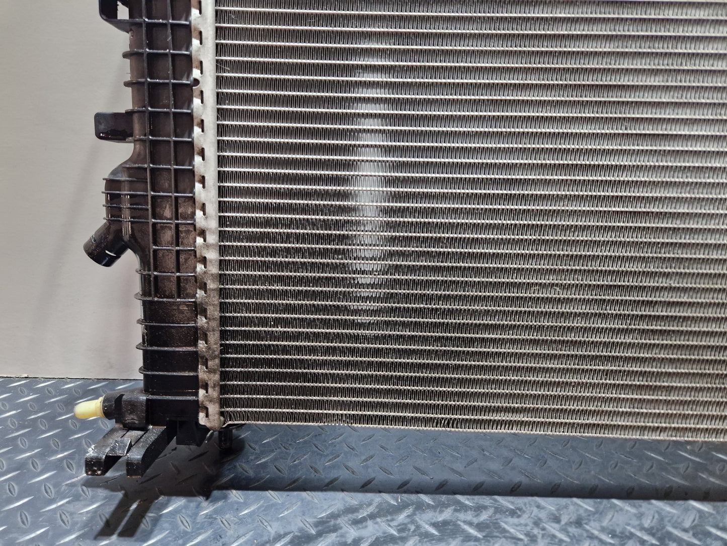 Vauxhall Meriva 1.7L Diesel 96kw A17DTS Genuine Radiator 13283249