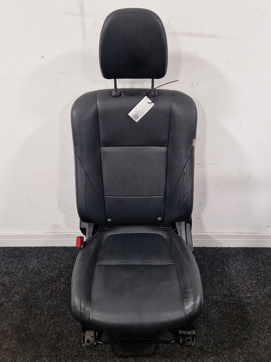 Mitsubishi Outlander PHEV MK3 (RE1) (GG2W) SUV Front Left N/S Passenger Seat