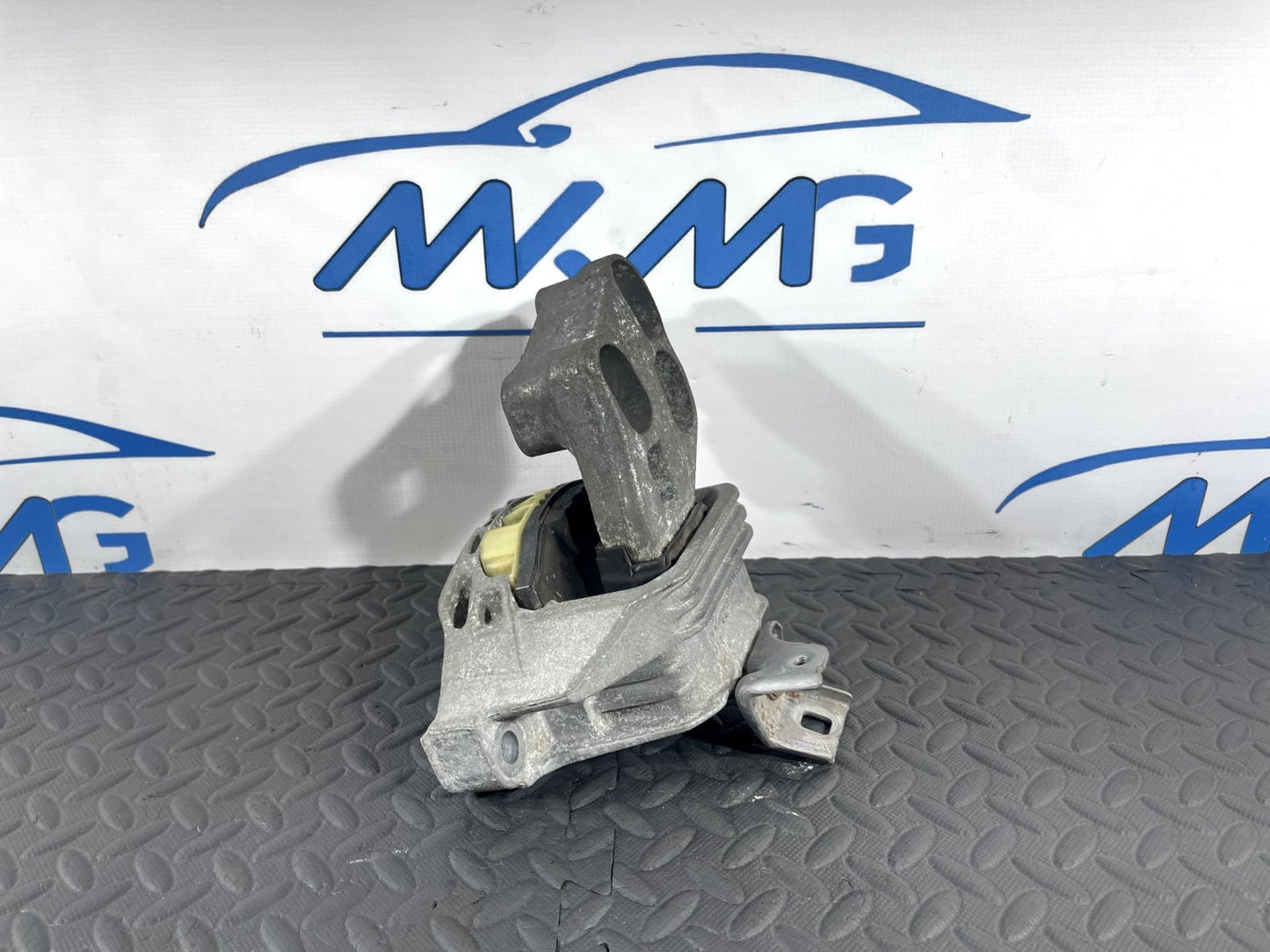 13-19 MERCEDES BENZ CLA C117 GENUINE 2.1 CDI ENGINE MOUNT BRACKET AC46000DF