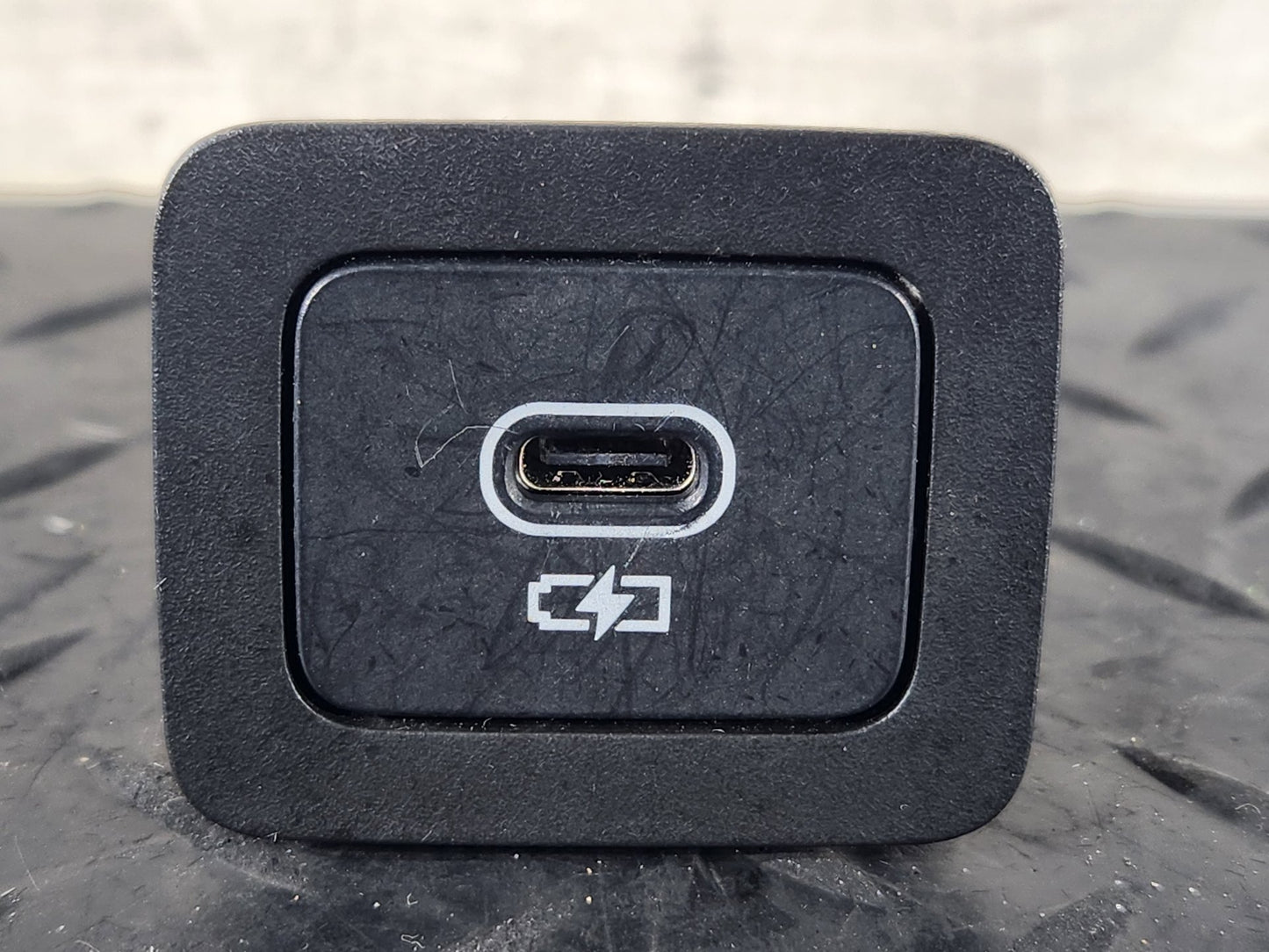 Land Rover Range Rover Evoque L551 SUV USB-C Port Socket R8A2-19010-AB