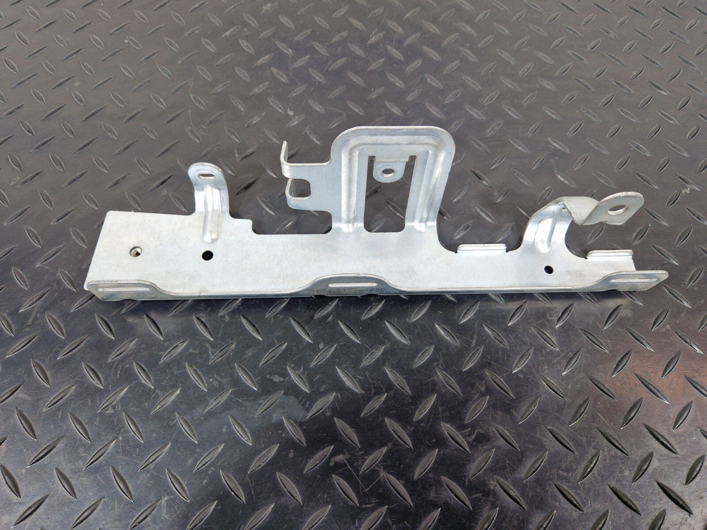 14-21 MERCEDES BENZ C200d W205 GENUINE LEFT SIDE N/S BOOT BRACKET A2056914300
