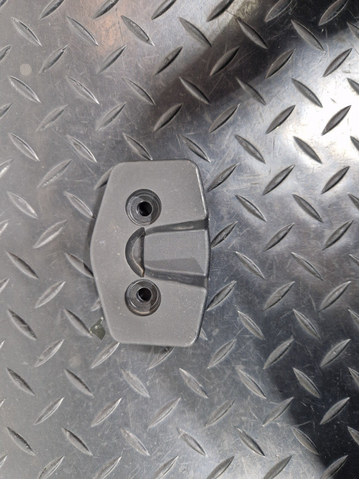 14-23 MERCEDES BENZ VITO W447 OEM TAILGATE WDGE BUTTON STOPPER A4477660162