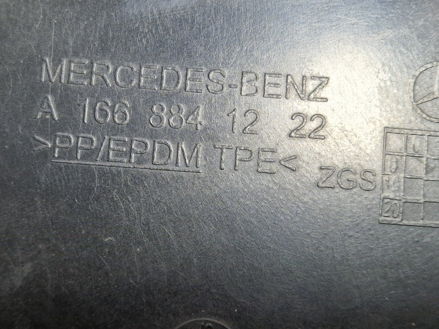 11-19 MERCEDES  ML W166 FRONT DRIVER SIDE WHEEL ARCH LINER REAR HALF A1668841222