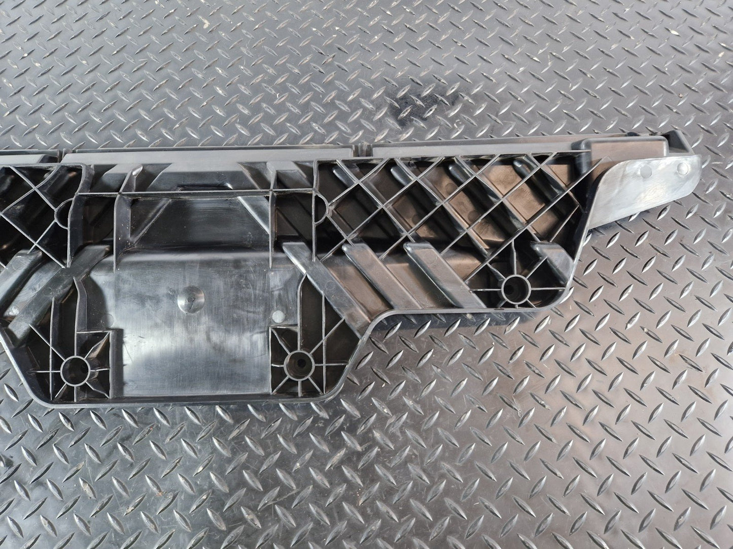 16-20 AUDI Q7 4M GENUINE REAR CENTRE CENTRE MOUNTING BRACKET 4M0807329