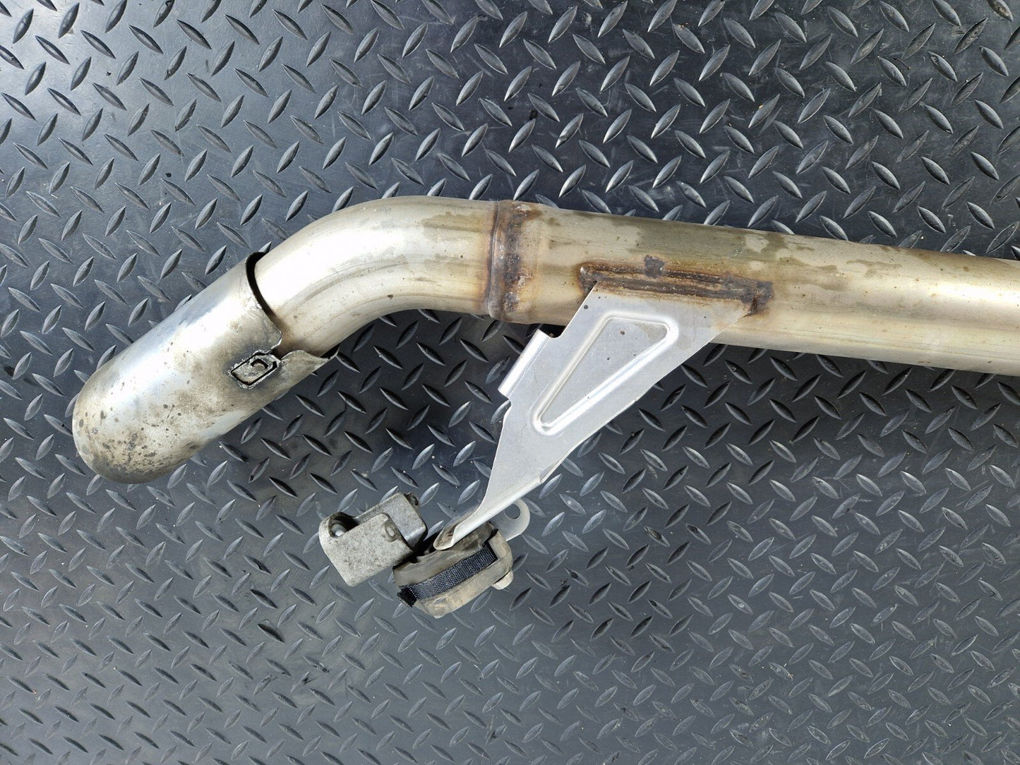 16-19 AUDI A4 B9 OEM REAR EXHAUST SILENCER 8W0253609 8W0253825C