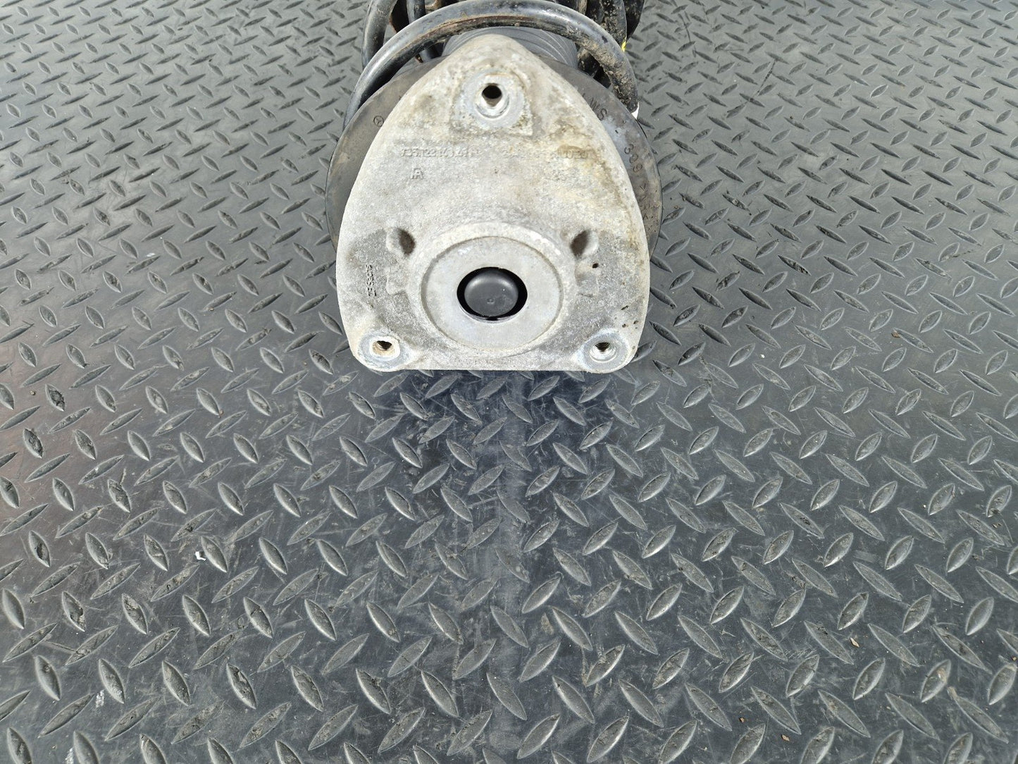 12-18 MERCEDES BENZ W176 FRONT LEFT PASSENGER SIDE SHOCK ABSORBER A1173200138