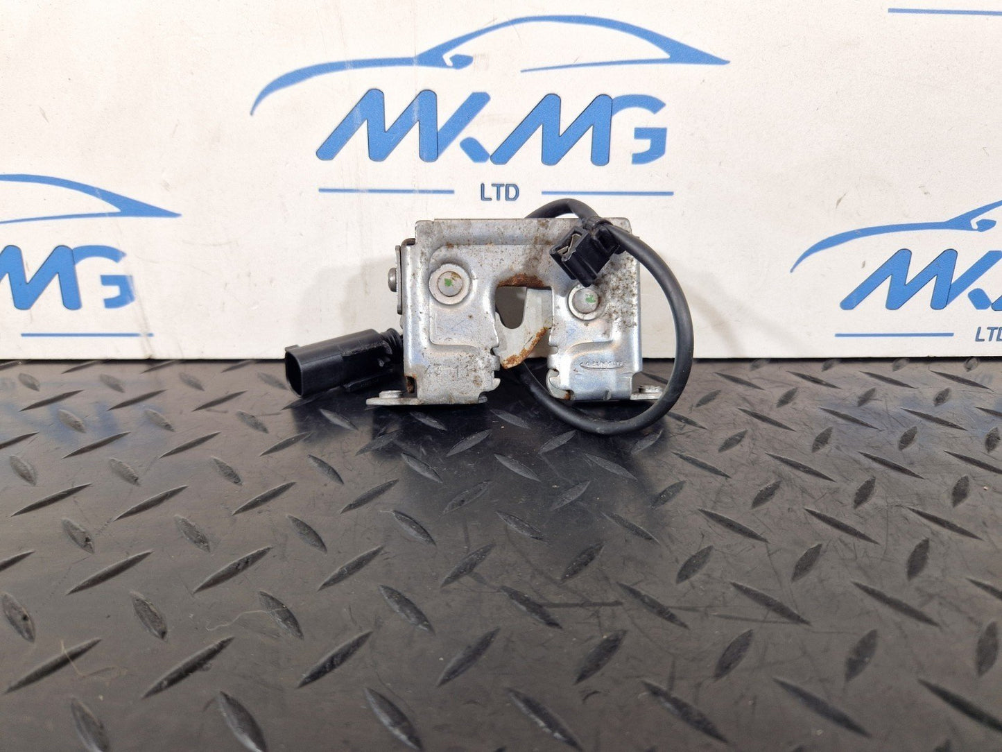 10-13 BMW X5 E70 LCI GENUINE BONNET HOOD LOCK MECHANISM 7178753