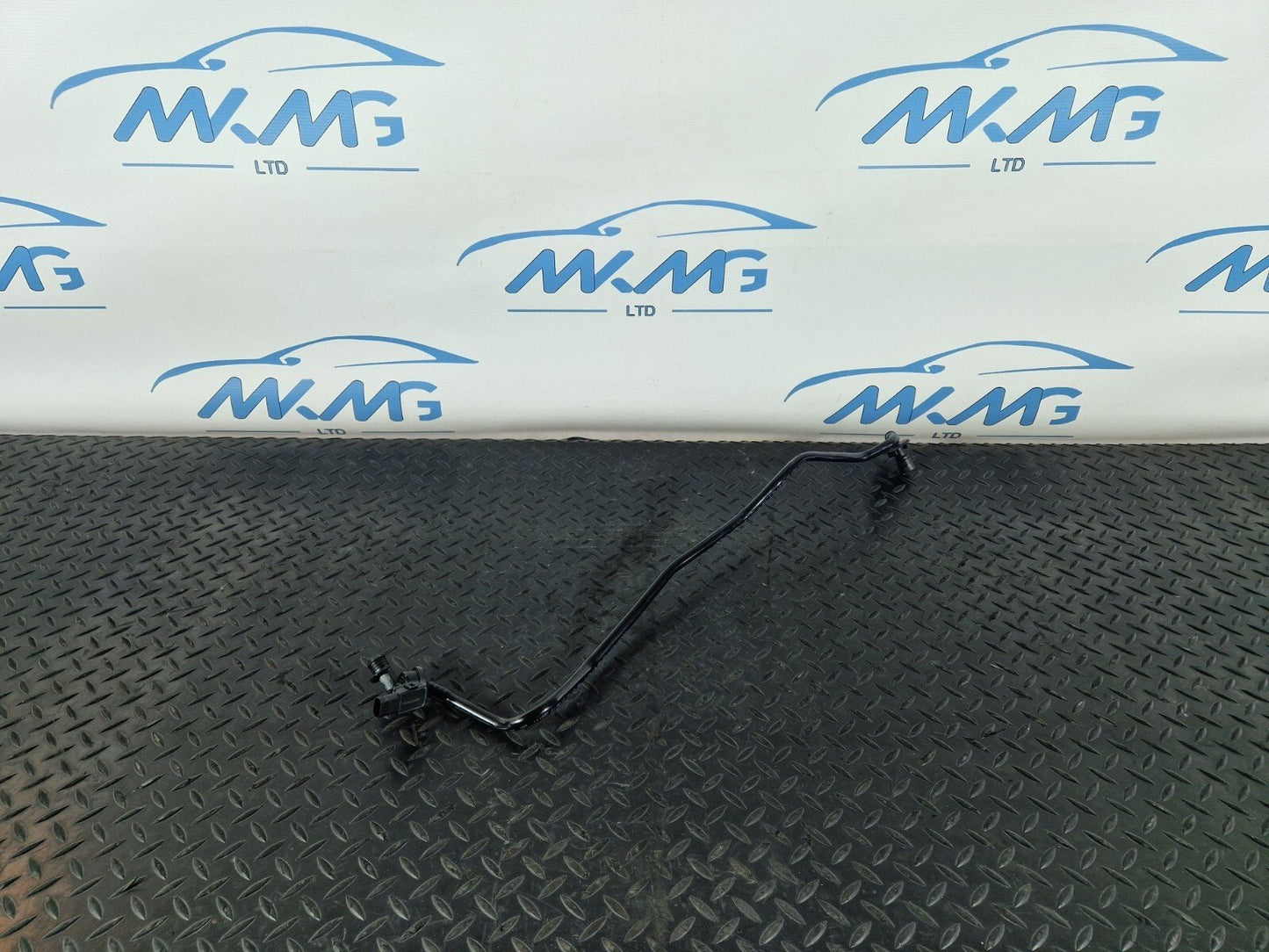 16-19 AUDI A4 B9 OEM VACUUM HOSE PIPE 8W0611933G