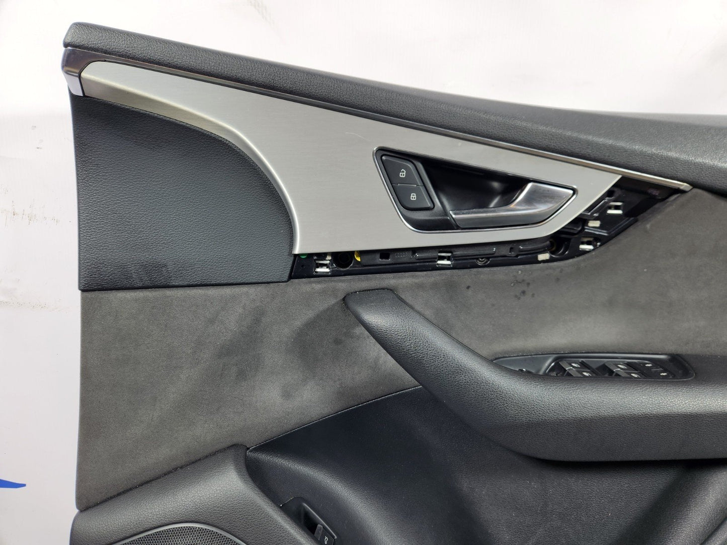 16-20 AUDI Q7 4M OEM FRONT RIGHT ALCANTARA DOOR CARD PANEL COVER 4M2867106